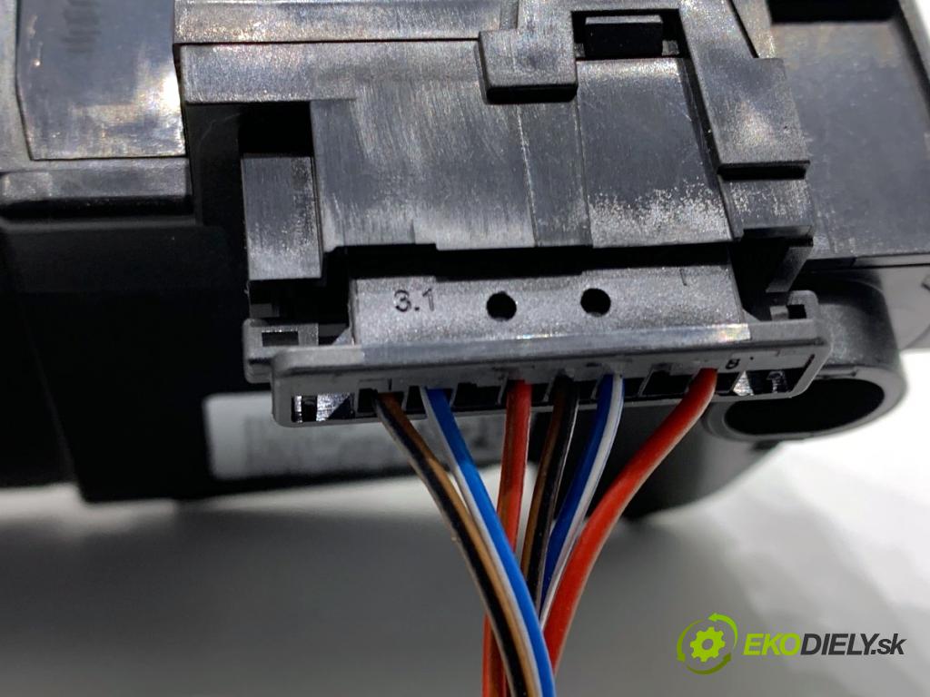 BMW F48 SUV 2017 110 kW sDrive 18 d 1995 Panel ovládania radia 9371457 (Prepínacie páčky pod volantom)