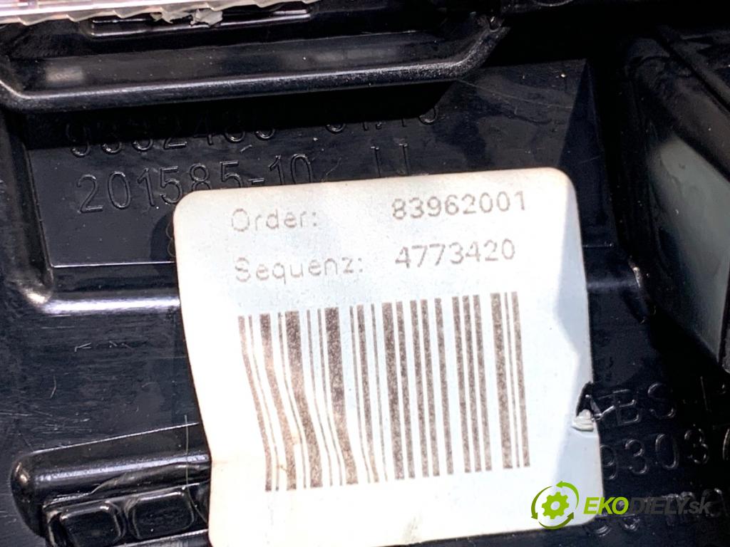 BMW F48 SUV 2017 110 kW sDrive 18 d 1995 Mriežky kúrenia predný 9292740 9292741