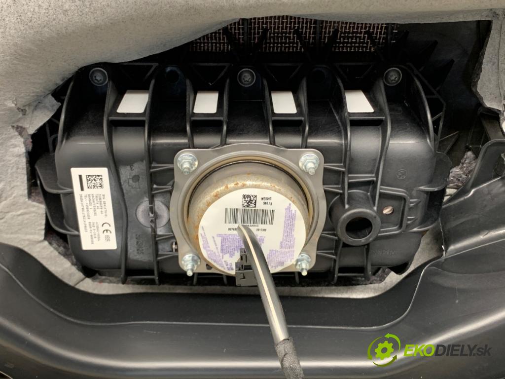 BMW F48 SUV 2017 110 kW sDrive 18 d 1995 palubní doska POLŠTÁŘ: spolujezdce 9332741