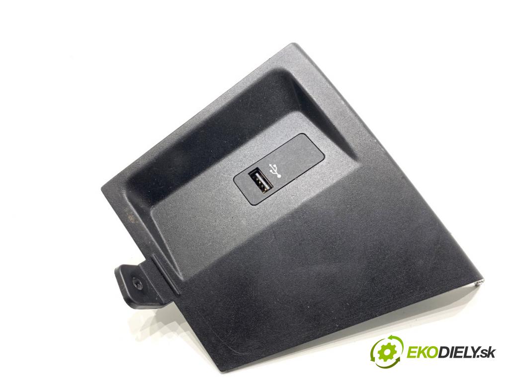 BMW F48 SUV 2017 110 kW sDrive 18 d 1995 HNÍZDO: USB 9292744