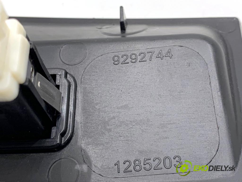 BMW F48 SUV 2017 110 kW sDrive 18 d 1995 HNÍZDO: USB 9292744