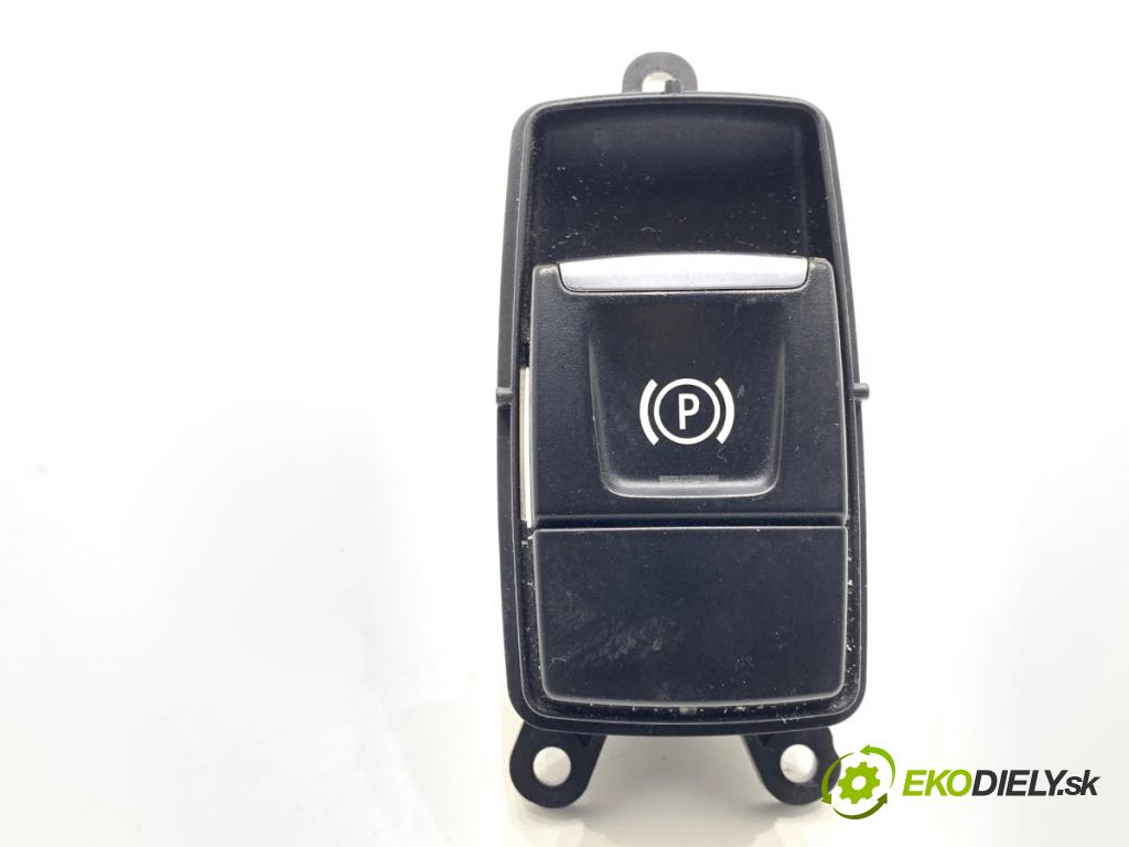 BMW F48 SUV 2017 110 kW sDrive 18 d 1995 kulisa brzdy ruční brzdy 6822523