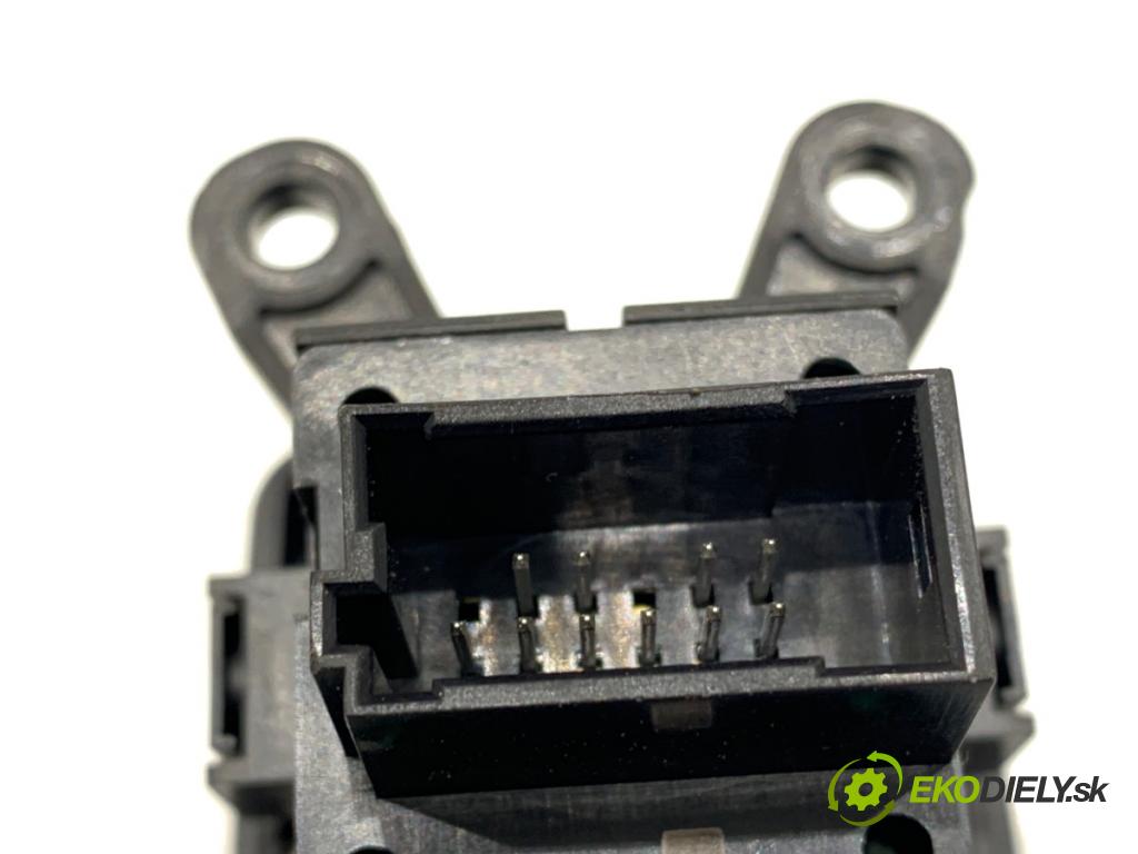 BMW F48 SUV 2017 110 kW sDrive 18 d 1995 Kulisa brzdy ručnej brzdy 6822523