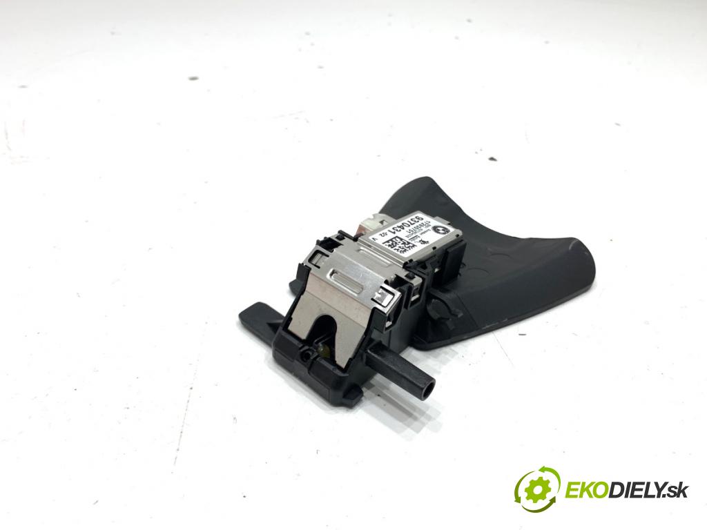 BMW F48 SUV 2017 110 kW sDrive 18 d 1995 KAMERA okna PŘEDNÍ 9370431