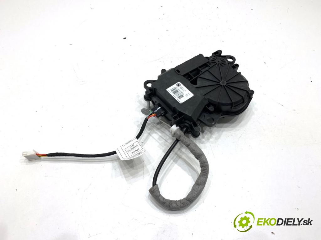 BMW F48 SUV 2017 110 kW sDrive 18 d 1995 doťah dverí zad 737400610