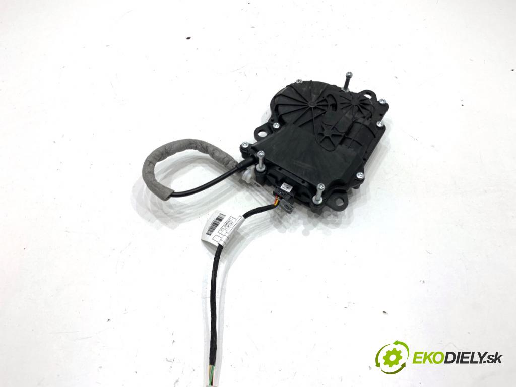 BMW F48 SUV 2017 110 kW sDrive 18 d 1995 doťah dverí zad 737400610