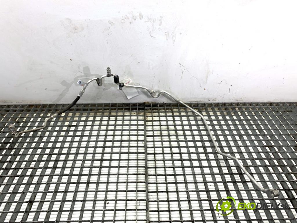 BMW F48 SUV 2017 110 kW sDrive 18 d 1995 rúrka klimatizace 6832951 (Trubka klimatizace)