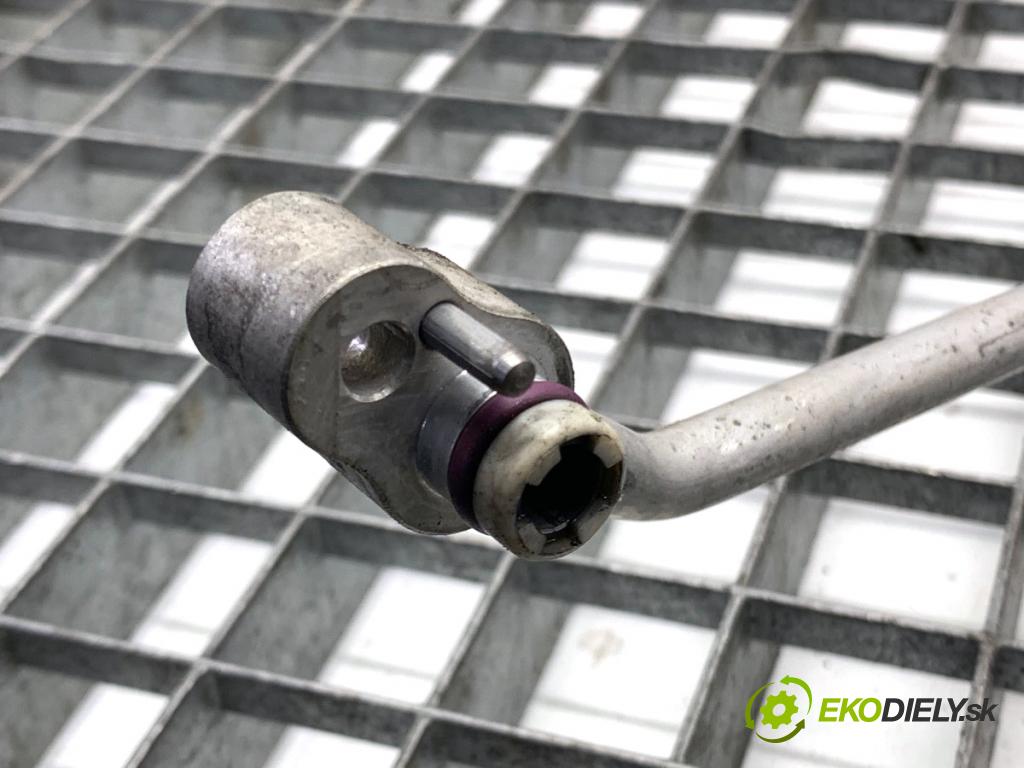 BMW F48 SUV 2017 110 kW sDrive 18 d 1995 rúrka klimatizace 6832951 (Trubka klimatizace)