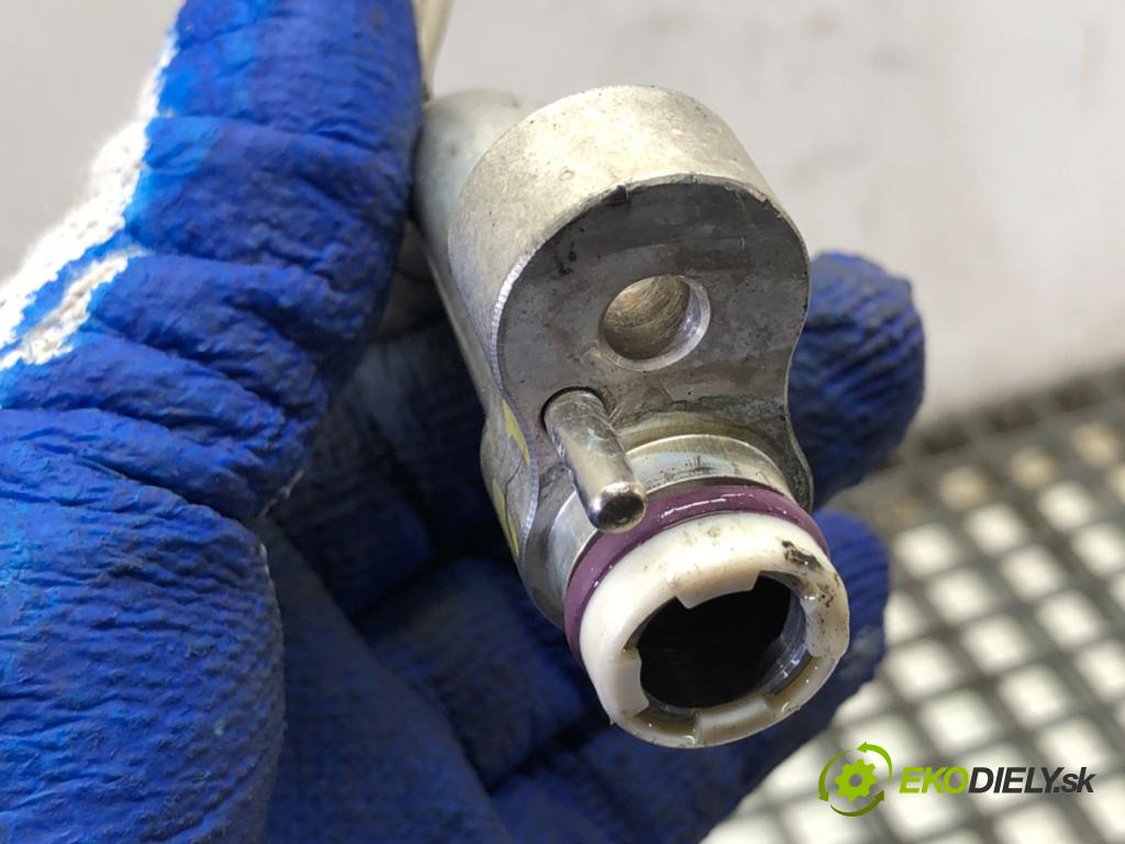 BMW F48 SUV 2017 110 kW sDrive 18 d 1995 rúrka klimatizácie 6832950 (Rúrka klimatizácie)