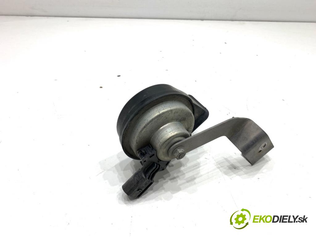 BMW F48 SUV 2017 110 kW sDrive 18 d 1995 klaksón