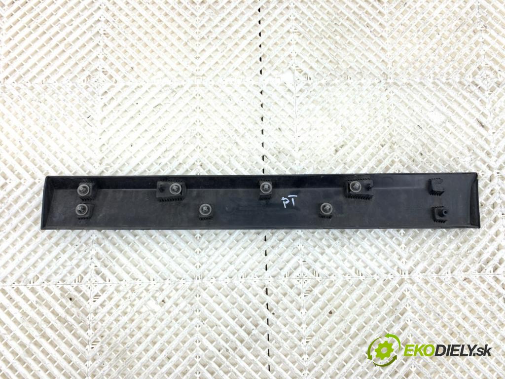 BMW F48 SUV 2017 110 kW sDrive 18 d 1995 Lišta Dvere pravy zad 7352094