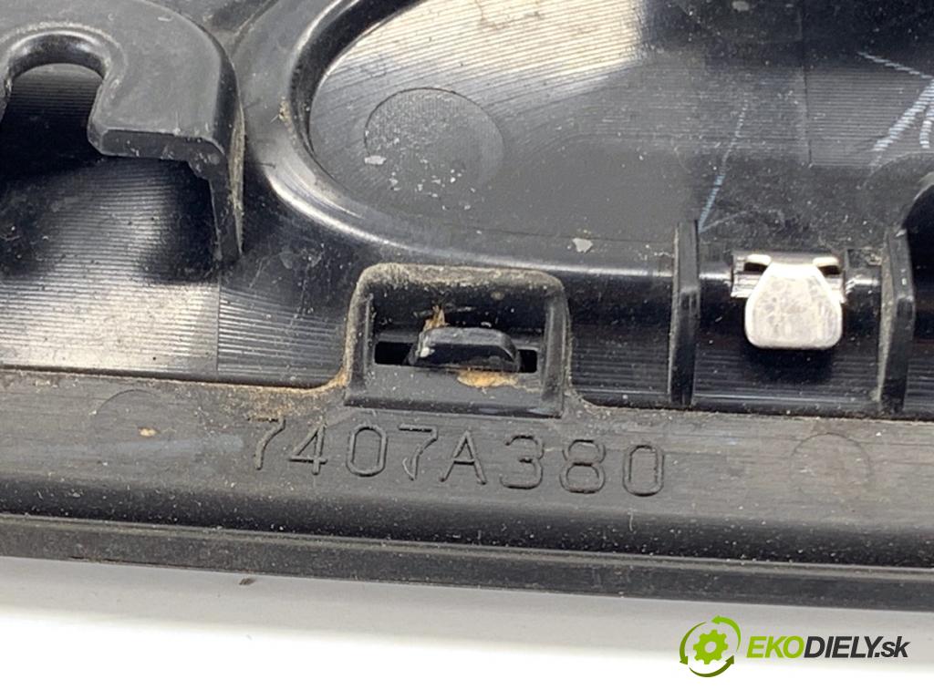MITSUBISHI ECLIPSE SUV 2019 120 kW 1.5 T-Mivec 1499 trojuholník Kryt Blatník pravá 7407A380