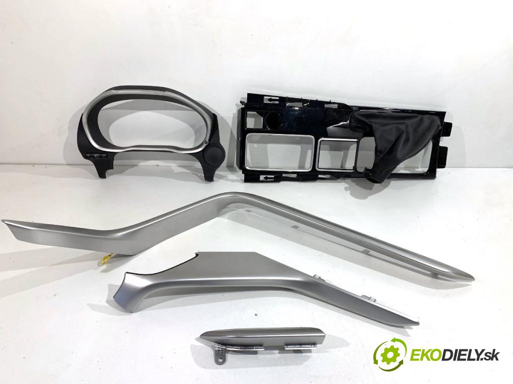 MITSUBISHI ECLIPSE SUV 2019 120 kW 1.5 T-Mivec 1499 lišty kryt 8011B805 8060A275 (Lišta)