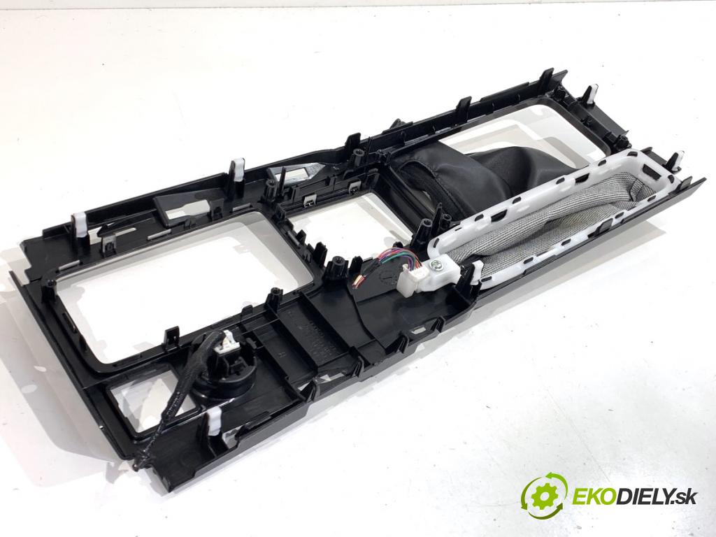 MITSUBISHI ECLIPSE SUV 2019 120 kW 1.5 T-Mivec 1499 lišty kryt 8011B805 8060A275 (Lišta)