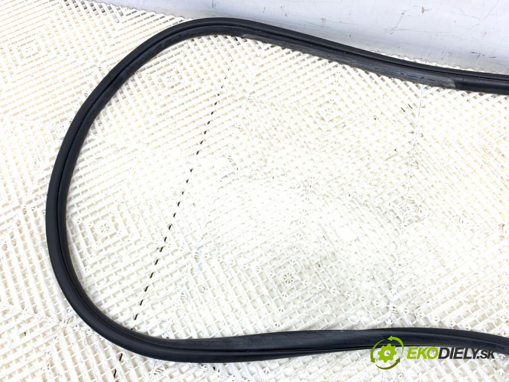 JEEP GRAND CHEROKEE WK SUV 2012 177 kW 3.0 CRD V6 4x4 2987 tesnenie Dvere predný pravá 55399173