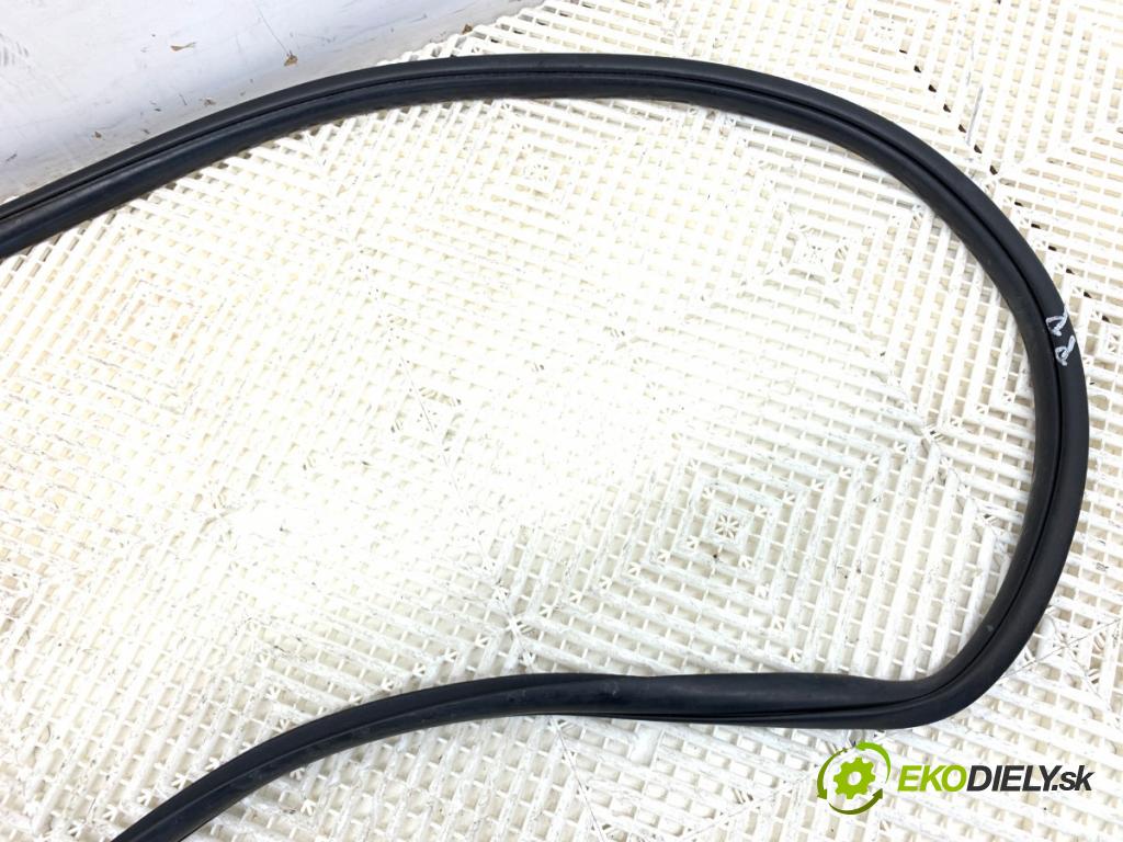 JEEP GRAND CHEROKEE WK SUV 2012 177 kW 3.0 CRD V6 4x4 2987 tesnenie Dvere predný pravá 55399173