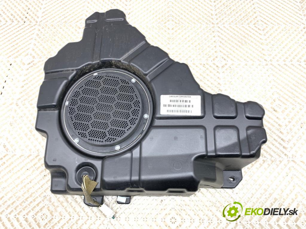 JEEP GRAND CHEROKEE WK SUV 2012 177 kW 3.0 CRD V6 4x4 2987 subwoofer  (Audio zařízení)