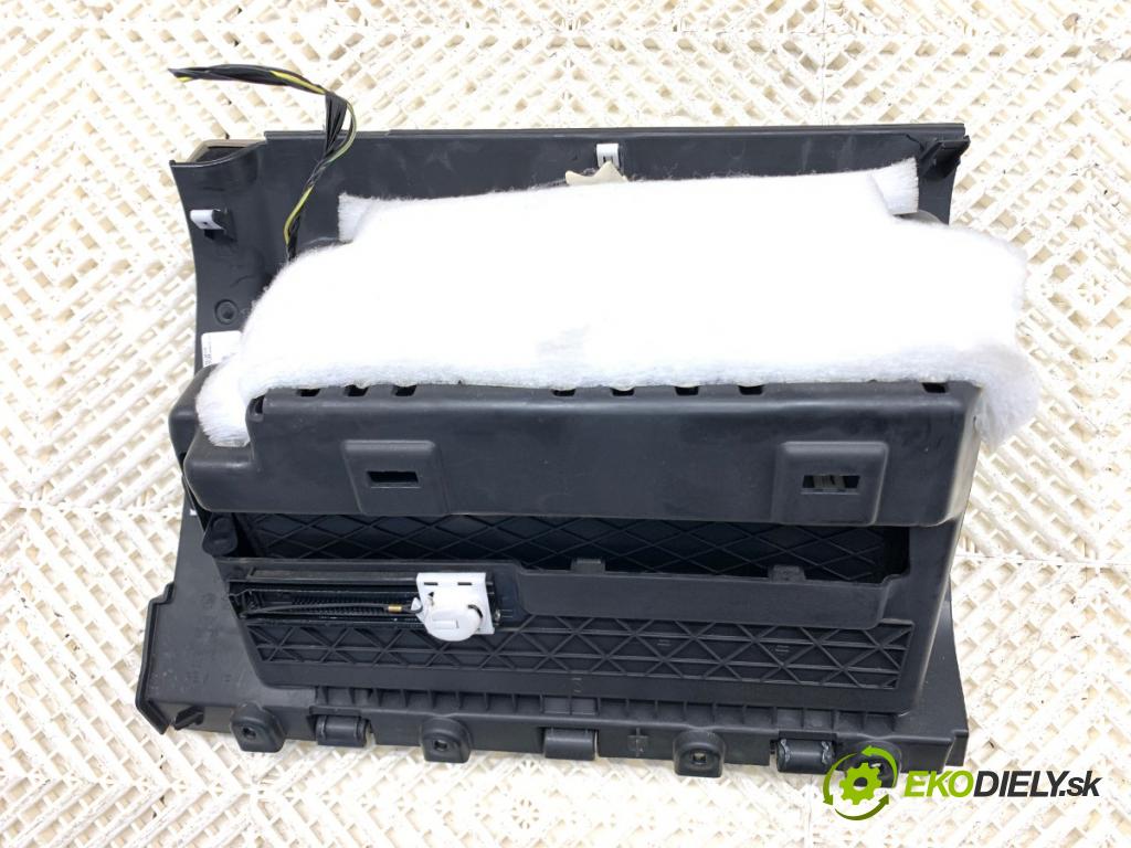 JEEP GRAND CHEROKEE WK SUV 2012 177 kW 3.0 CRD V6 4x4 2987 Priehradka, kastlík spolujazdca P01449119BL (Priehradka (kastlík))