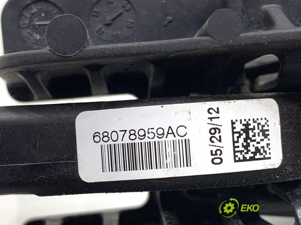 JEEP GRAND CHEROKEE WK SUV 2012 177 kW 3.0 CRD V6 4x4 2987 klika vnejší levý zadní část 68078959AC