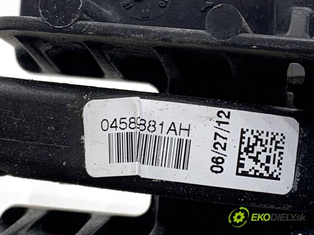 JEEP GRAND CHEROKEE WK SUV 2012 177 kW 3.0 CRD V6 4x4 2987 klika vnejší levý přední část