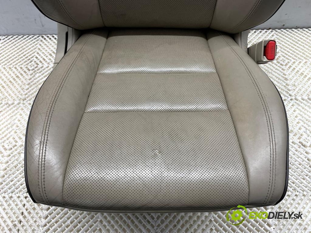 JEEP GRAND CHEROKEE WK SUV 2012 177 kW 3.0 CRD V6 4x4 2987 Sedadlo pravy predný