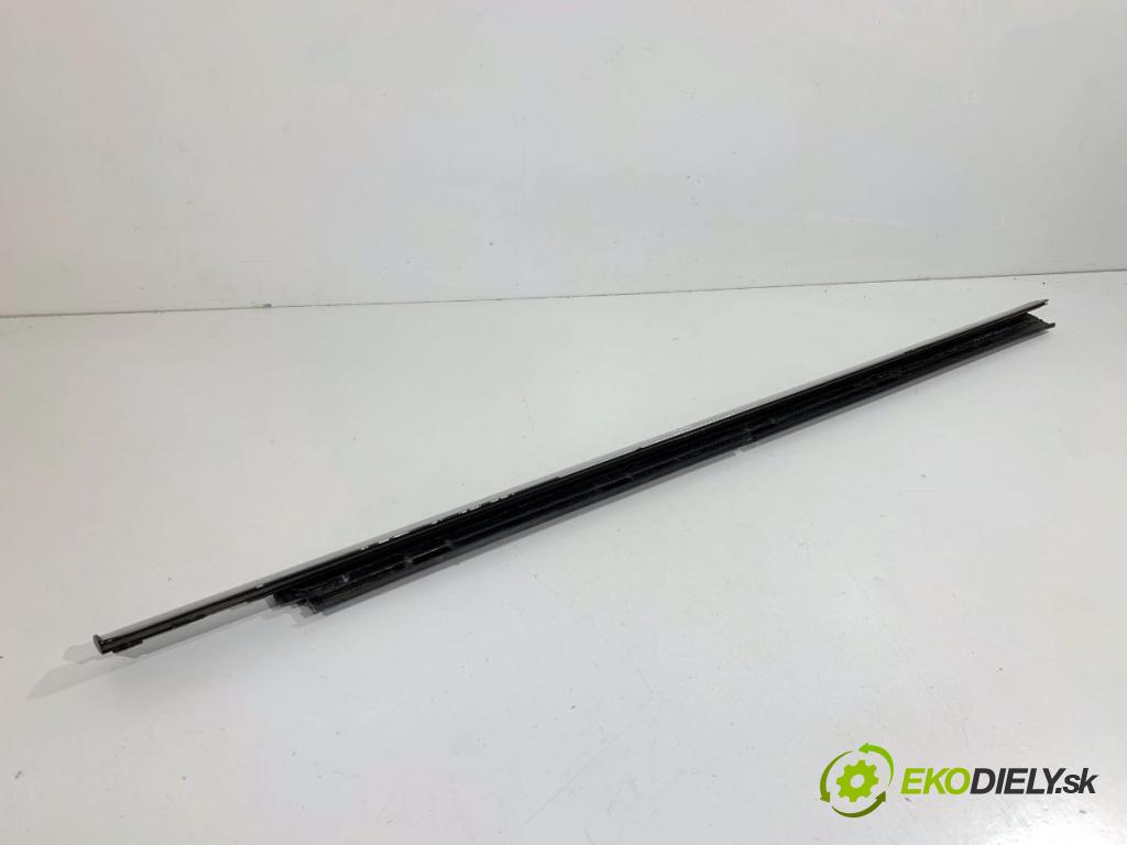 JEEP GRAND CHEROKEE WK SUV 2012 177 kW 3.0 CRD V6 4x4 2987 Lišta Sbírání: predný pravy