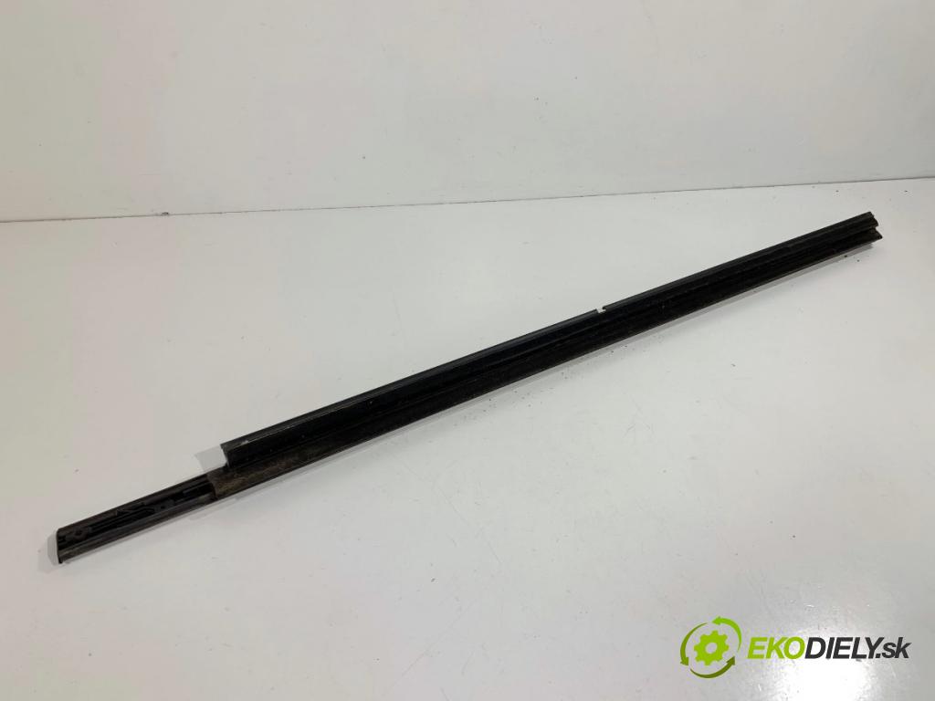 JEEP GRAND CHEROKEE WK SUV 2012 177 kW 3.0 CRD V6 4x4 2987 Lišta Sbírání: predný pravy