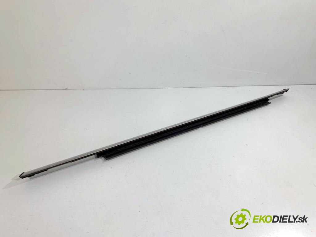 JEEP GRAND CHEROKEE WK SUV 2012 177 kW 3.0 CRD V6 4x4 2987 Lišta Sbírání: zad pravy