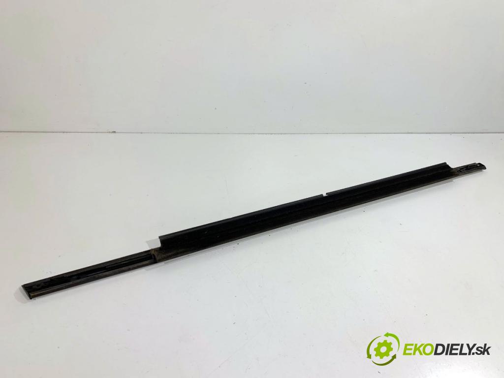 JEEP GRAND CHEROKEE WK SUV 2012 177 kW 3.0 CRD V6 4x4 2987 Lišta Sbírání: zad pravy