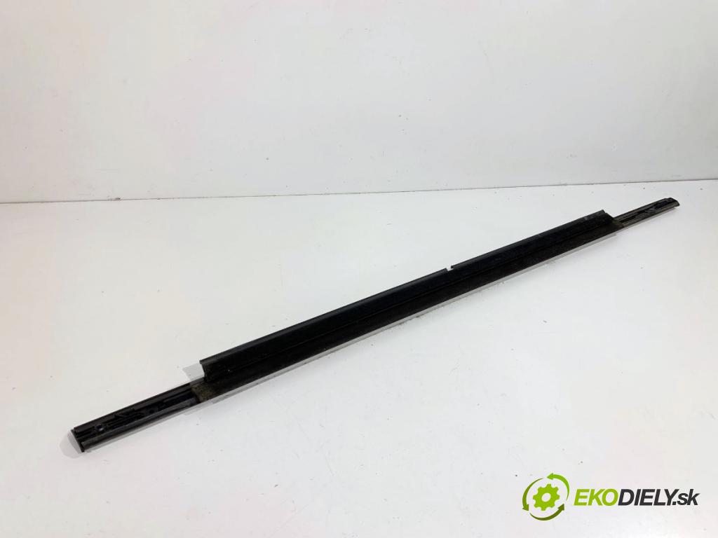 JEEP GRAND CHEROKEE WK SUV 2012 177 kW 3.0 CRD V6 4x4 2987 Lišta Sbírání: zad ľavy