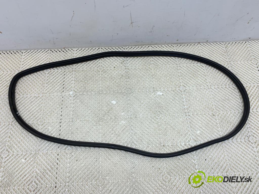 JEEP GRAND CHEROKEE WK SUV 2012 177 kW 3.0 CRD V6 4x4 2987 těsnění dveře přední část levá strana 55399173