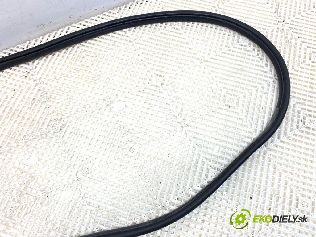 JEEP GRAND CHEROKEE WK SUV 2012 177 kW 3.0 CRD V6 4x4 2987 tesnenie Dvere predný ľavá strana 55399173