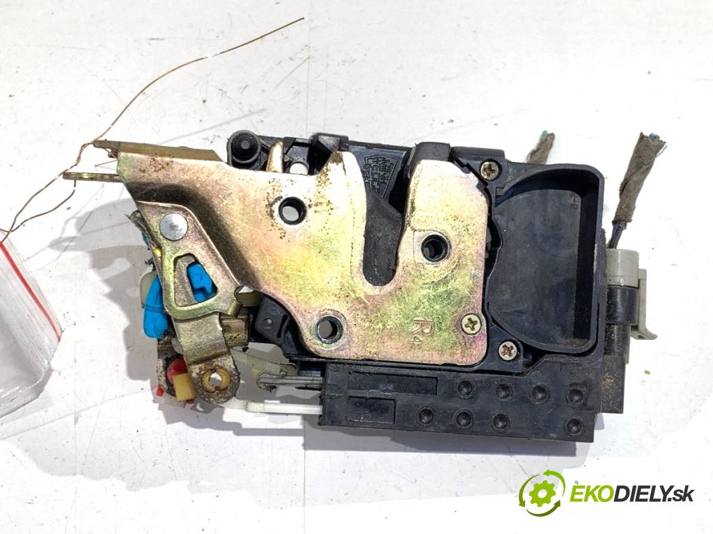 SSANGYONG REXTON SUV 2005 121 kW 2.7 Xdi 4x4 2696 zámok Dvere pravy predný 