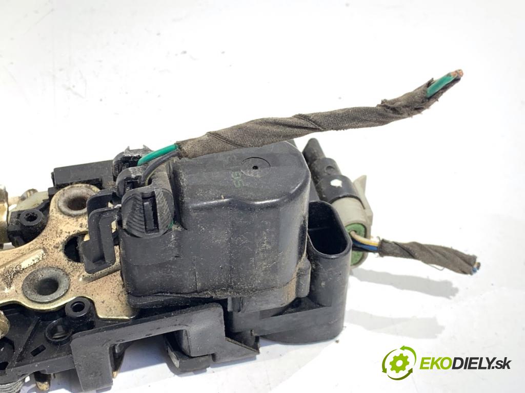 SSANGYONG REXTON SUV 2005 121 kW 2.7 Xdi 4x4 2696 zámok Dvere pravy predný