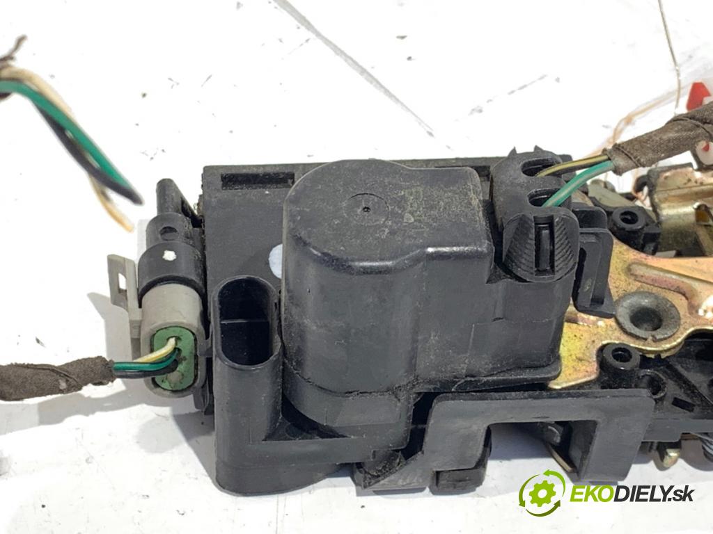 SSANGYONG REXTON SUV 2005 121 kW 2.7 Xdi 4x4 2696 zámok Dvere ľavy predný