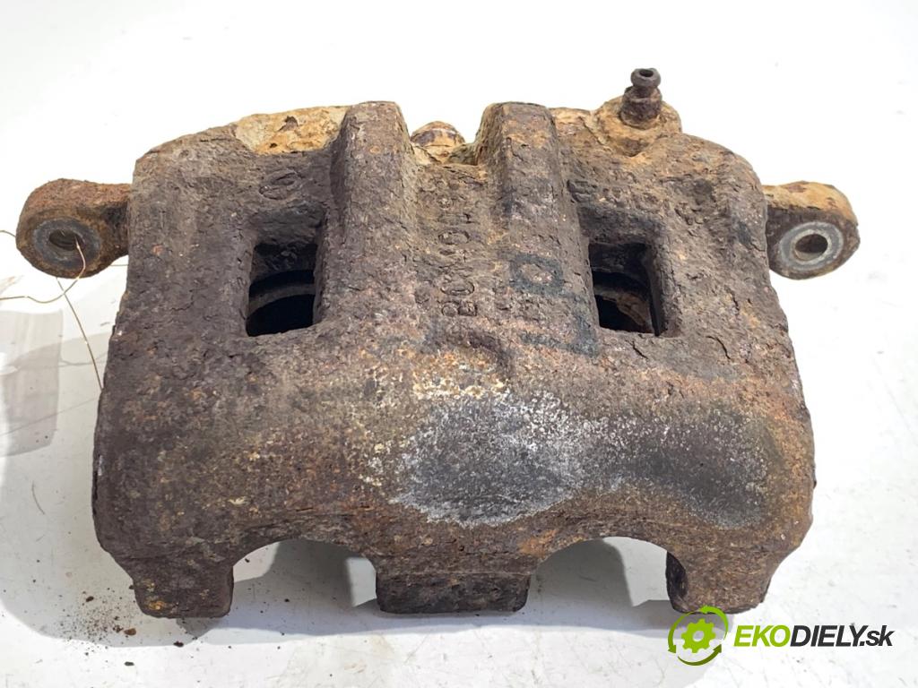 SSANGYONG REXTON SUV 2005 121 kW 2.7 Xdi 4x4 2696 brzdič třmen levý přední část 