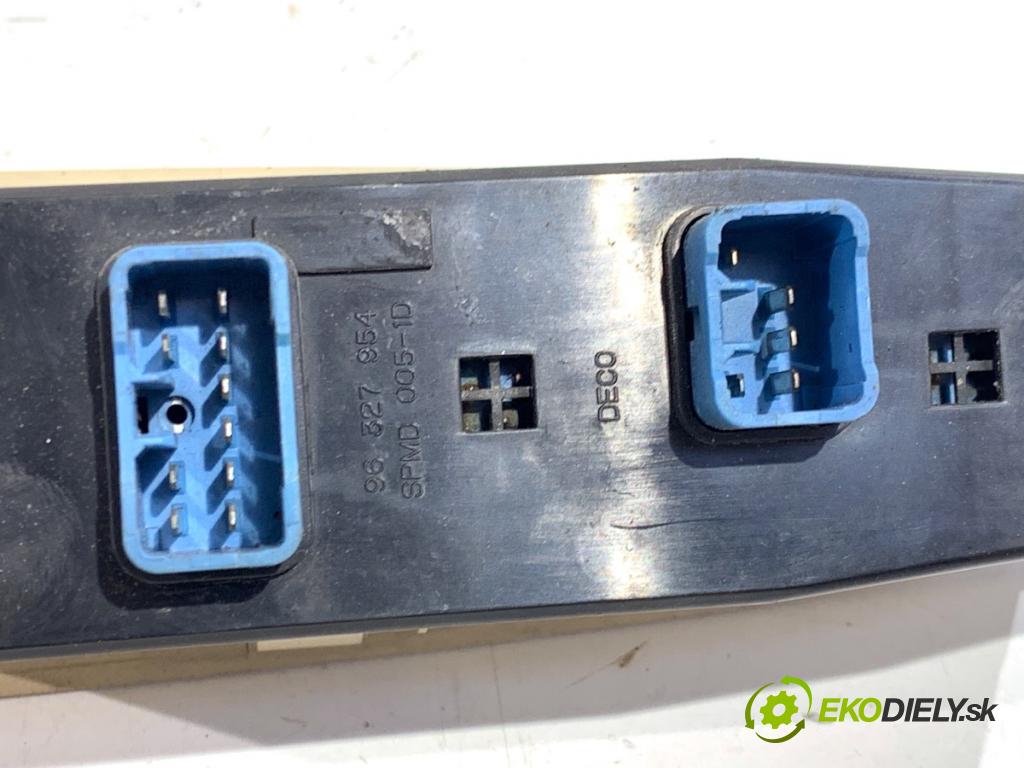 SSANGYONG REXTON SUV 2005 121 kW 2.7 Xdi 4x4 2696 Prepínač okien 85820-08000 (Prepínacie páčky pod volantom)