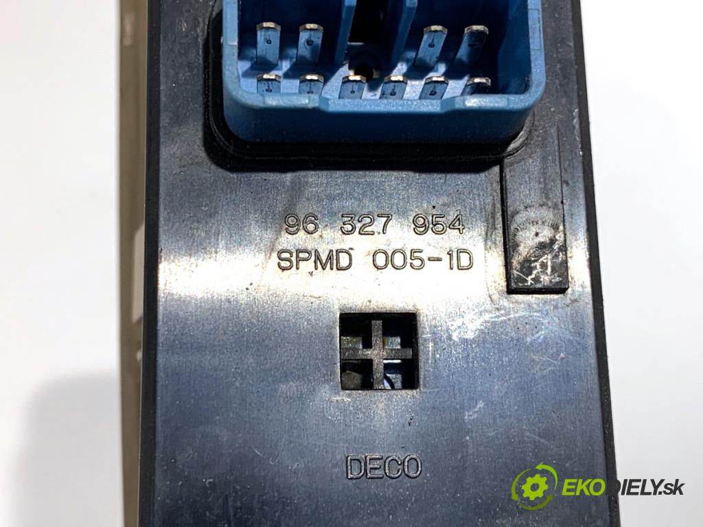 SSANGYONG REXTON SUV 2005 121 kW 2.7 Xdi 4x4 2696 Prepínač okien 85820-08000 (Prepínacie páčky pod volantom)