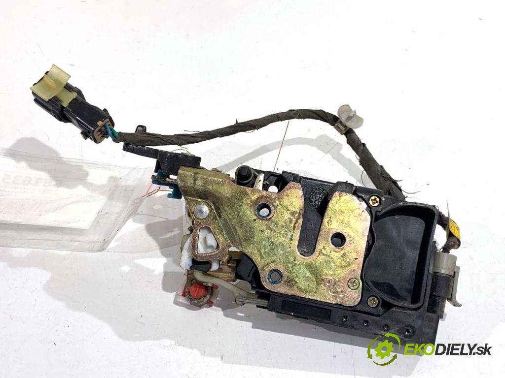 SSANGYONG REXTON SUV 2005 121 kW 2.7 Xdi 4x4 2696 zámok Dvere pravy zad 