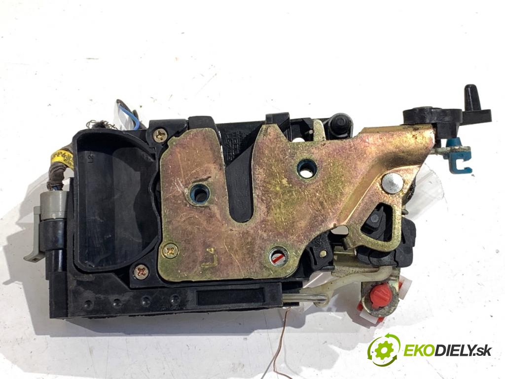 SSANGYONG REXTON SUV 2005 121 kW 2.7 Xdi 4x4 2696 zámok Dvere ľavy zad 