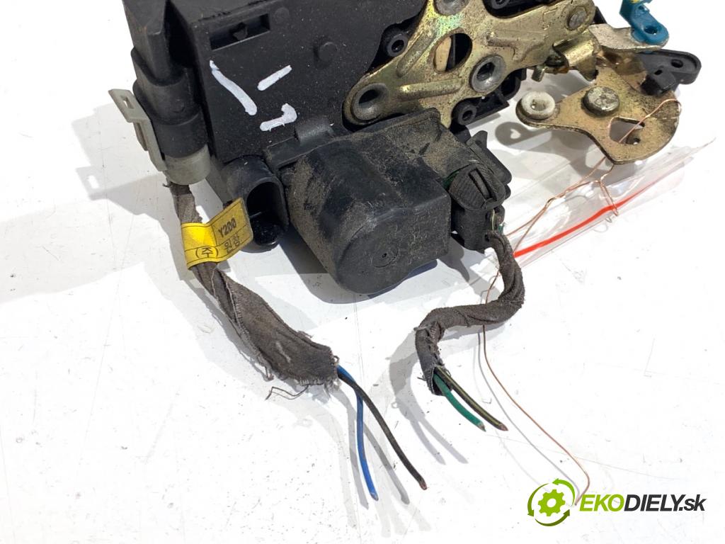 SSANGYONG REXTON SUV 2005 121 kW 2.7 Xdi 4x4 2696 zámok Dvere ľavy zad