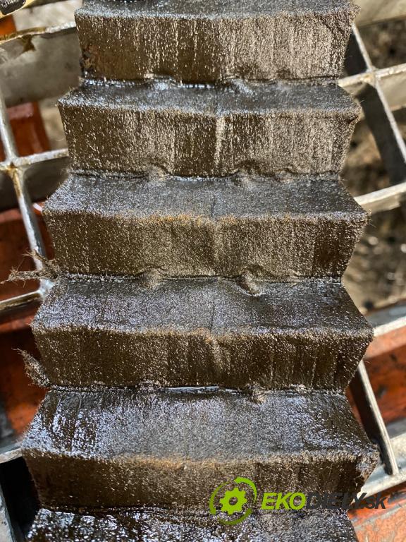 MERCEDES-BENZ W176 liftback 2017 90 kW A 180 (176.042) 1595 Motor 270910 (Motor)