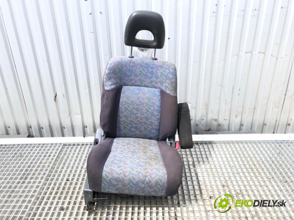 TOYOTA RAV4 I SUV 1994 95 kW 2.0 4WD (SXA10) 1998 Sedadlo pravy predný 