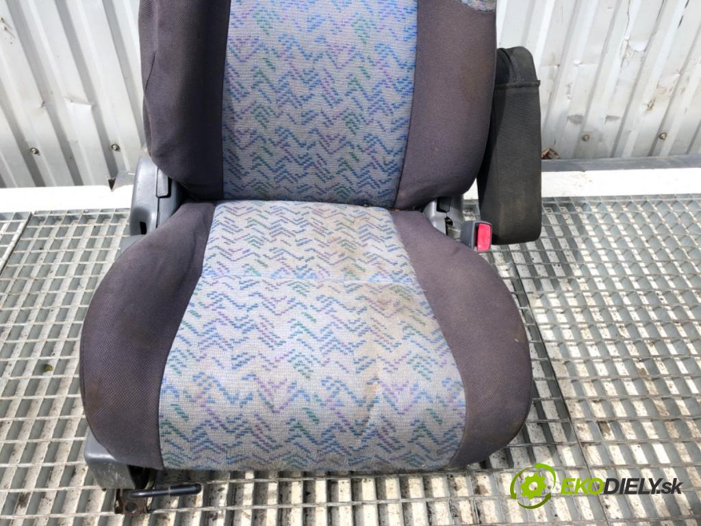 TOYOTA RAV4 I SUV 1994 95 kW 2.0 4WD (SXA10) 1998 Sedadlo pravy predný
