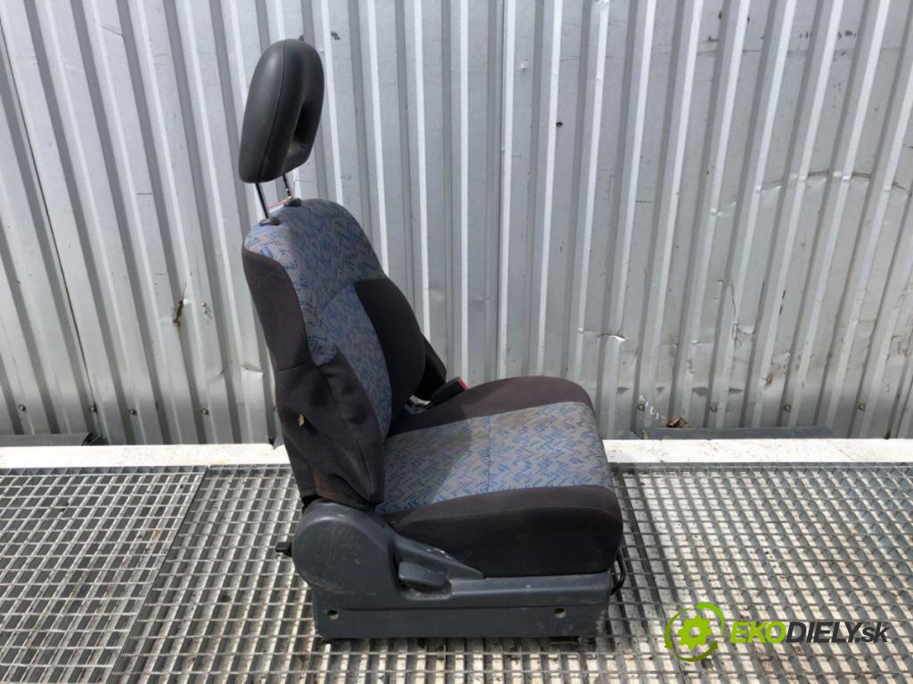 TOYOTA RAV4 I SUV 1994 95 kW 2.0 4WD (SXA10) 1998 Sedadlo pravy predný