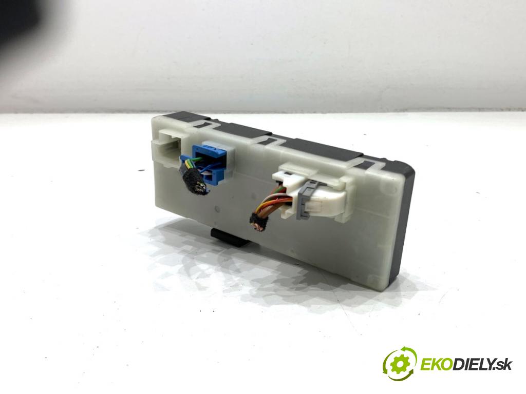 BMW F48 SUV 2017 110 kW sDrive 18 d 1995 Modul dverí 7492035