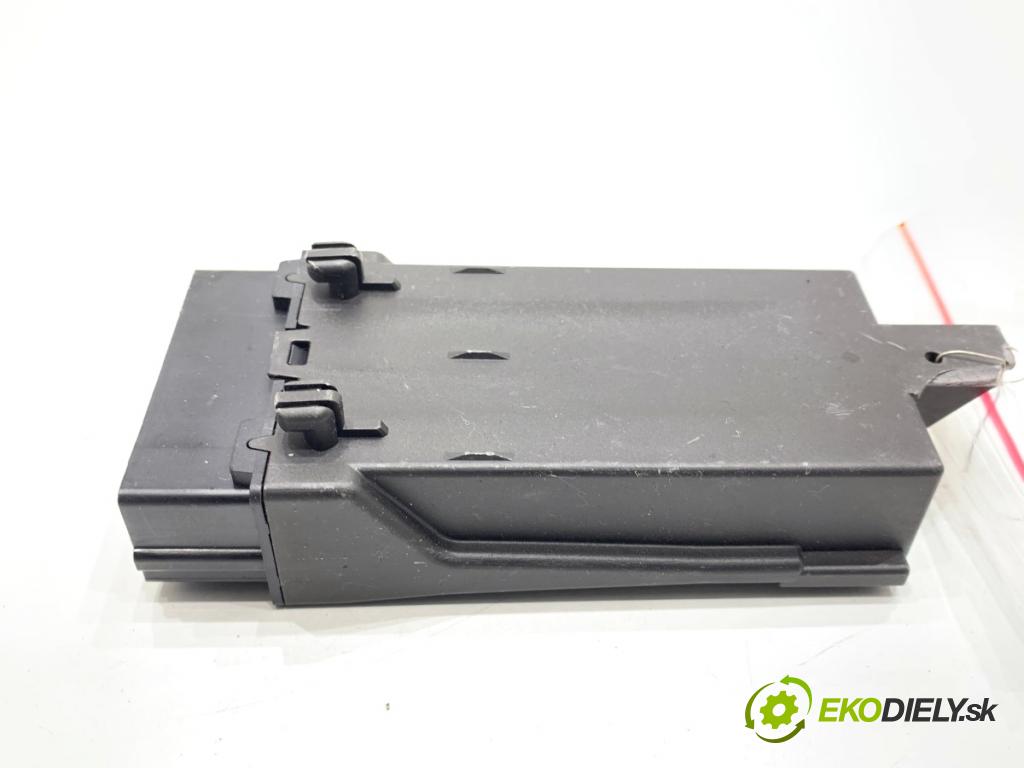 BMW F48 SUV 2017 110 kW sDrive 18 d 1995 Modul sedačky 7490465