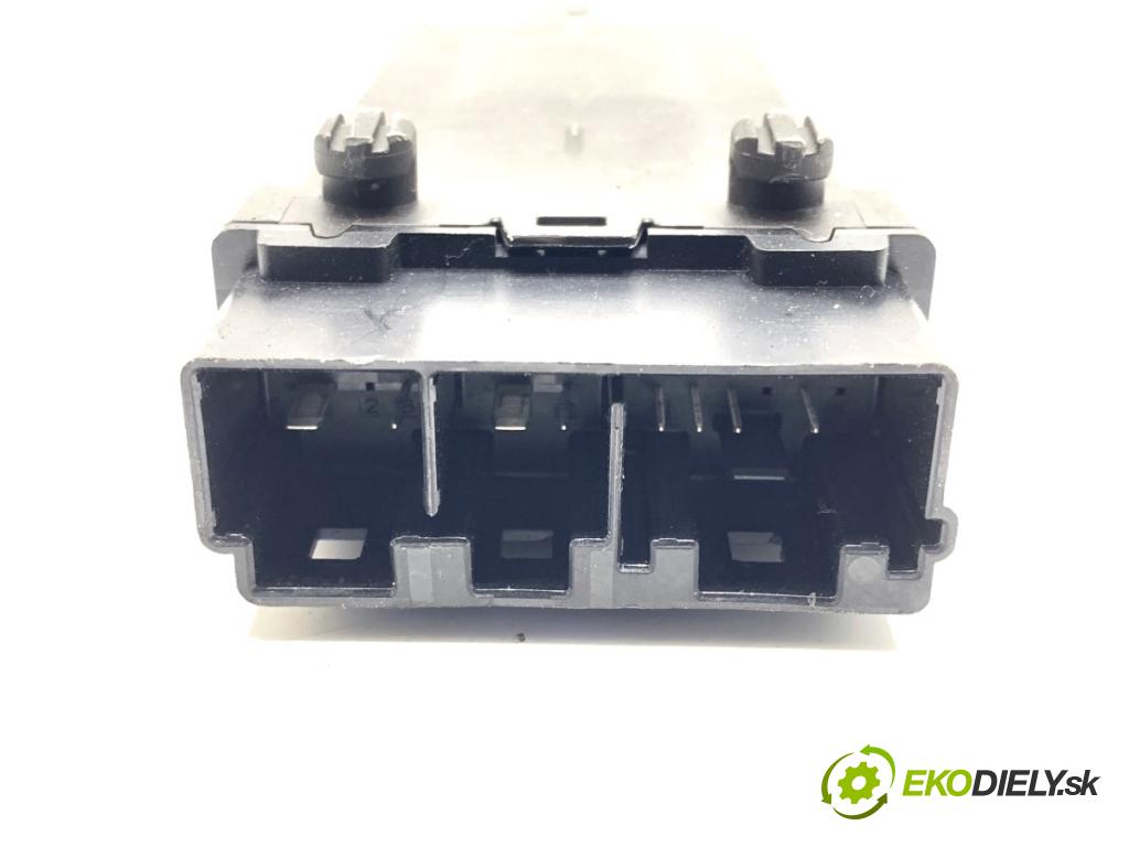 BMW F48 SUV 2017 110 kW sDrive 18 d 1995 Modul sedačky 7490465