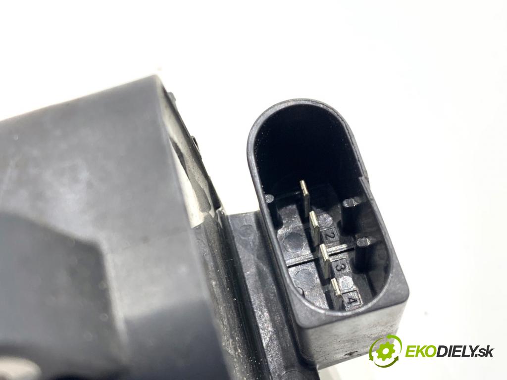 MERCEDES-BENZ W176 liftback 2017 90 kW A 180 (176.042) 1595 Cievka zapaľovacia A2709060500 (Zapaľovacia cievka)