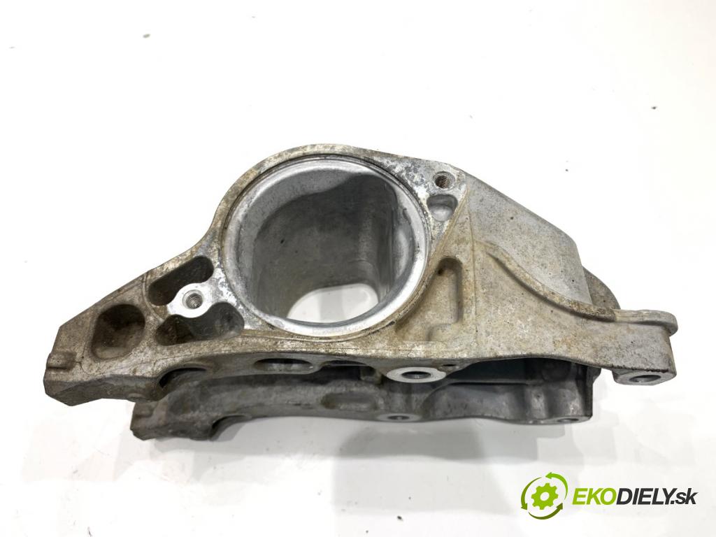 MERCEDES-BENZ W176 liftback 2017 90 kW A 180 (176.042) 1595 Držiak uchytenia poolos pravej A2702230138